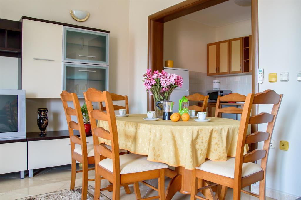 Apartment Roko Umago Esterno foto