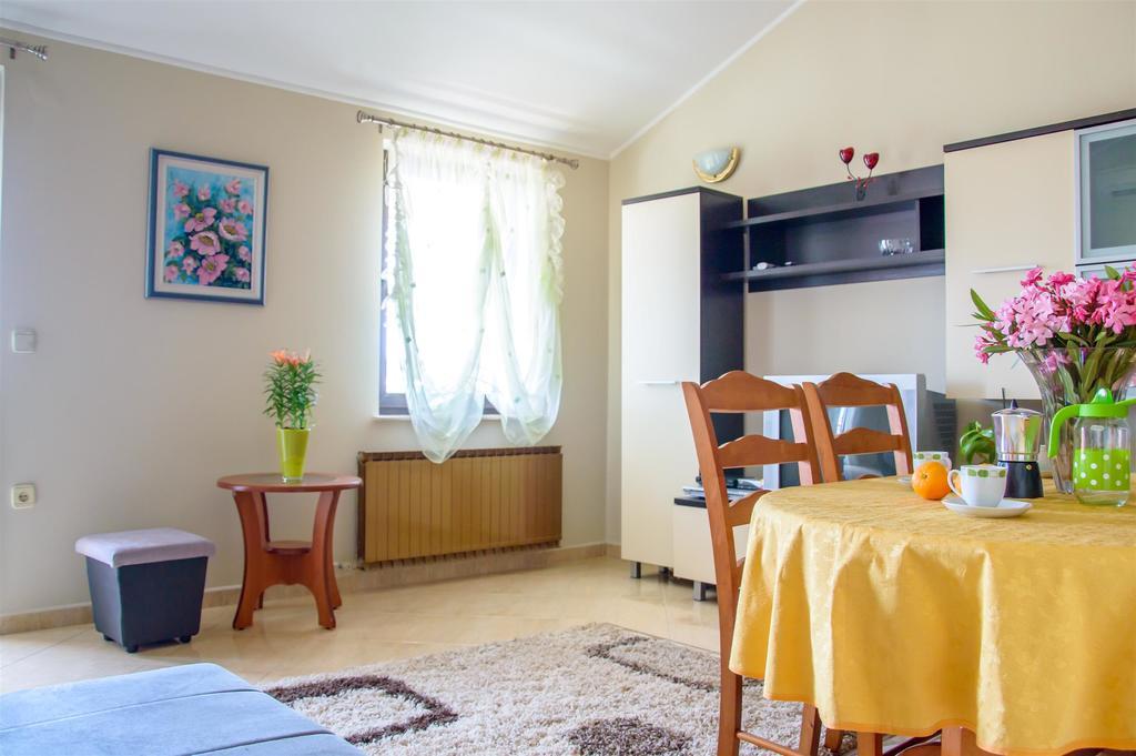 Apartment Roko Umago Esterno foto