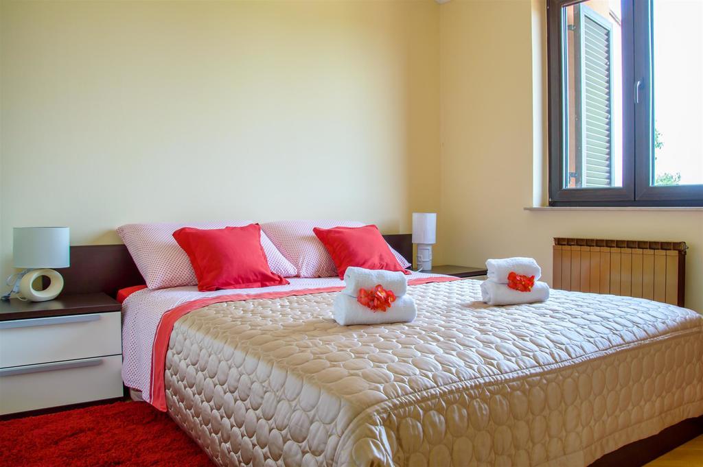 Apartment Roko Umago Esterno foto