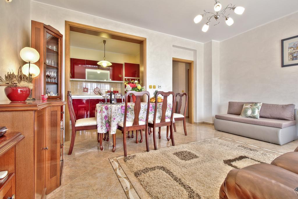 Apartment Roko Umago Esterno foto
