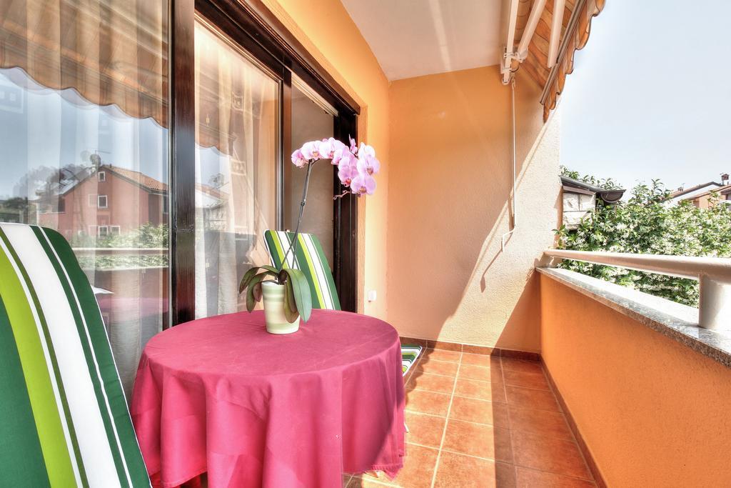 Apartment Roko Umago Esterno foto